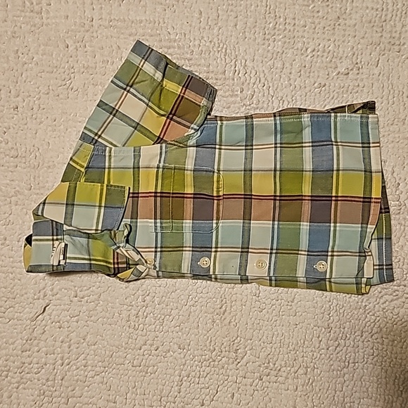 Baby Gap short sleeve button down shirt in Size 18-24 months. - Picture 6 of 6